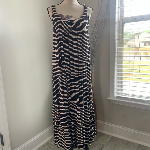 H&M Maxi Dress (Fits Size: XS-M)- Like New - Picture 2 of 13